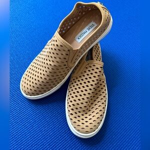 Steve Madden Zeena Tan Slip-On sneakers.